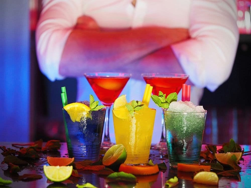 Embark on a Bartending Career in Vibrant Fort Worth